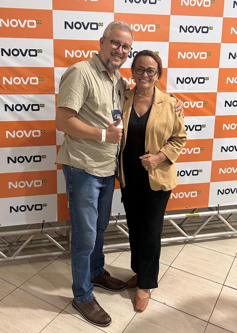 Bispo Gercione Barros ao lado de apoiador da campanha