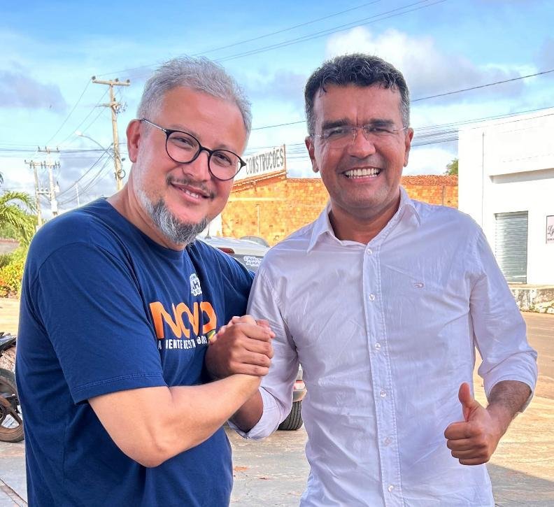 Bispo Gercione Barros em momento de oração